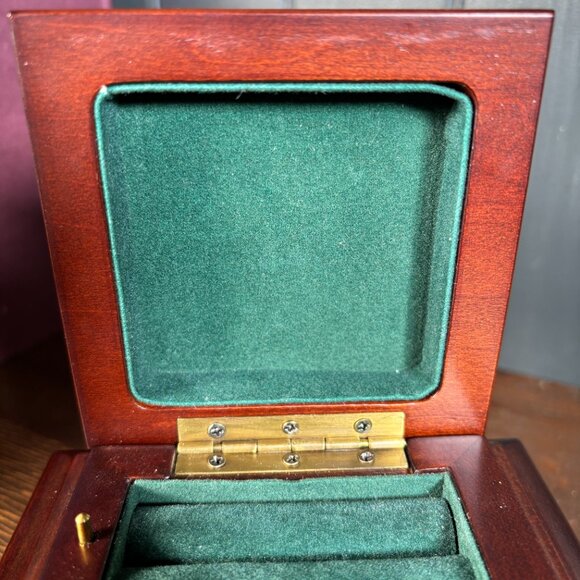 Vintage Bombay Musical Ring Box Wooden Jewelry Box with Green Velvet - Picture 16 of 17